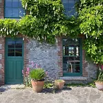 The Stable Yard House At Burtown House & Gardens *