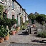 Villa The Stable Yard House At Burtown House & Gardens