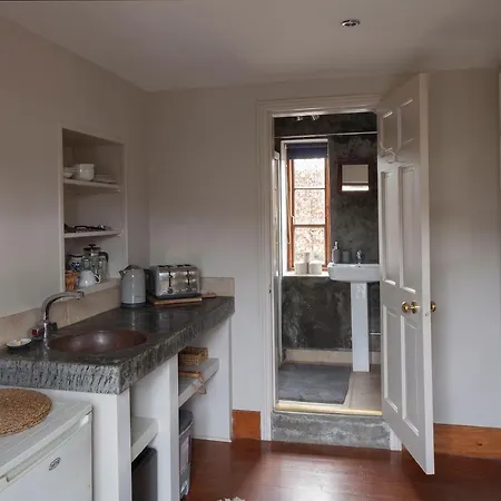 The Stable Yard House At Burtown House & Gardens וילה