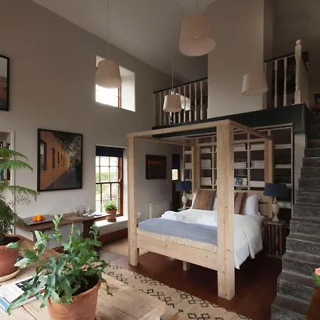 וילה The Stable Yard House At Burtown House & Gardens את'י