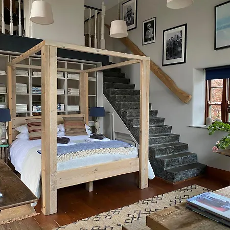 The Stable Yard House At Burtown House & Gardens * את'י