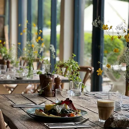 וילה The Stable Yard House At Burtown House & Gardens