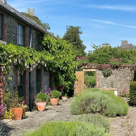 וילה The Stable Yard House At Burtown House & Gardens *