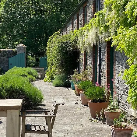 וילה The Stable Yard House At Burtown House & Gardens