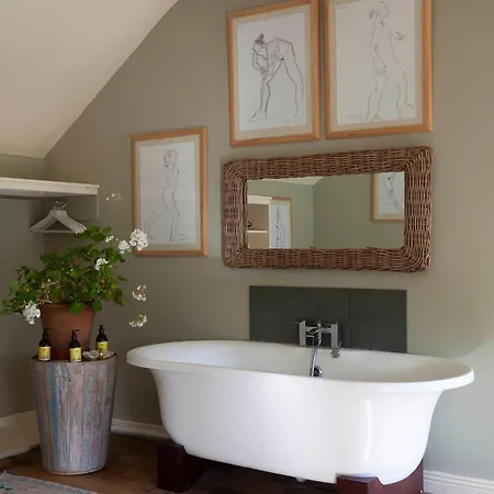 וילה The Stable Yard House At Burtown House & Gardens