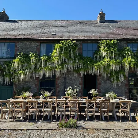 וילה The Stable Yard House At Burtown House & Gardens *