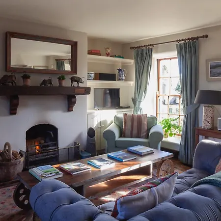 The Stable Yard House At Burtown House & Gardens *