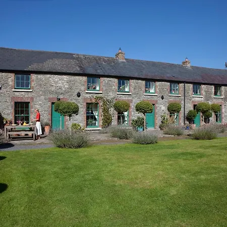 Вилла The Stable Yard House At Burtown House & Gardens Атай