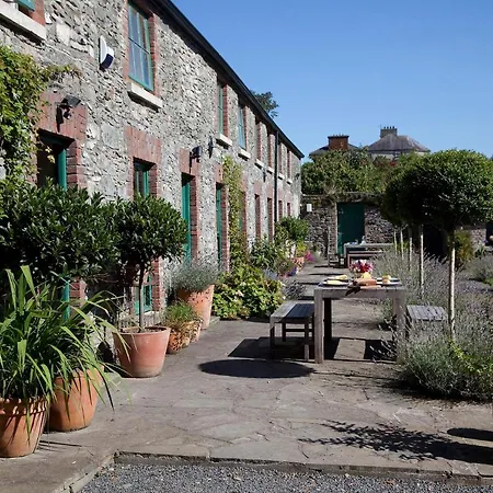 Villa The Stable Yard House At Burtown House & Gardens