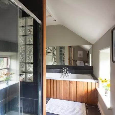 וילה The Stable Yard House At Burtown House & Gardens את'י