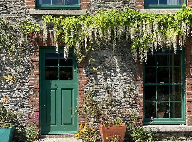 The Stable Yard House At Burtown House & Gardens