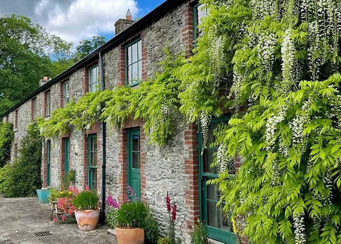 The Stable Yard House At Burtown House & Gardens アシー