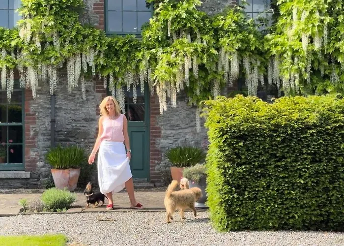 The Stable Yard House At Burtown House & Gardens アシー